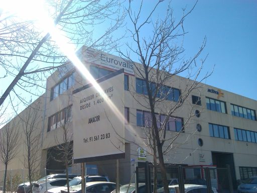 Protección de cristales en ventanas de edificios empresariales