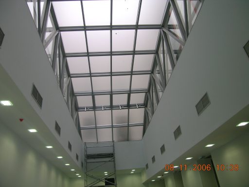 instalación de laminas protectoras para techos de cristal
